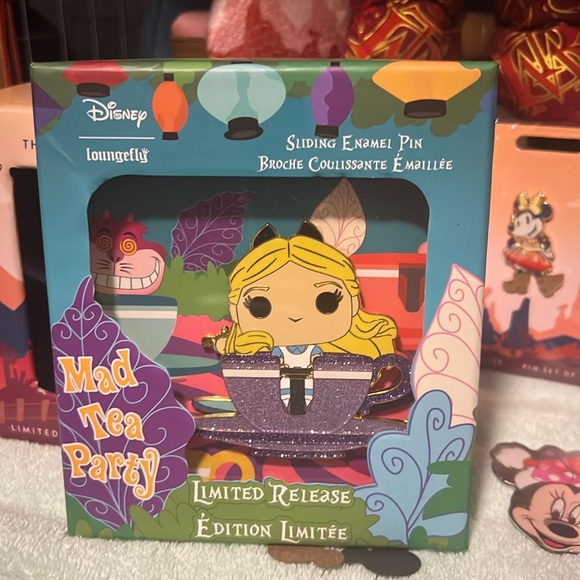 NWT Disney Loungefly Alice in wonderland Tea Party Pin - Picture 1 of 3